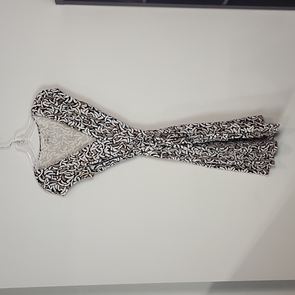 DIANE VON FURSTENBERG Black White Tan 100% Silk Wrap Midi Dress